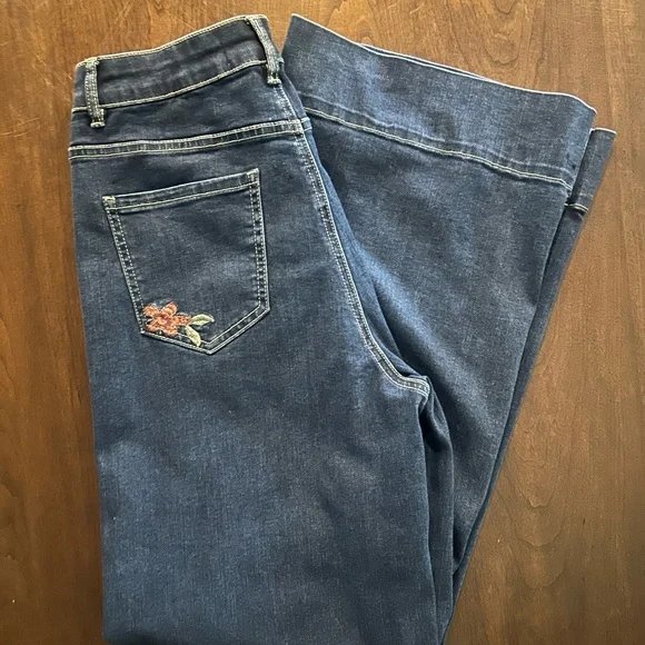 Charlie B Blue Floral Embroidered Jeans - Picture 7 of 8